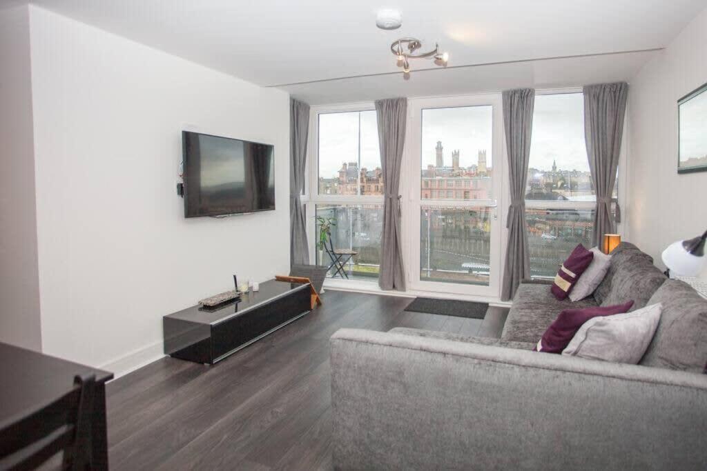 Beautiful Flat With Panoramic Views Over The City 글라스고 외부 사진